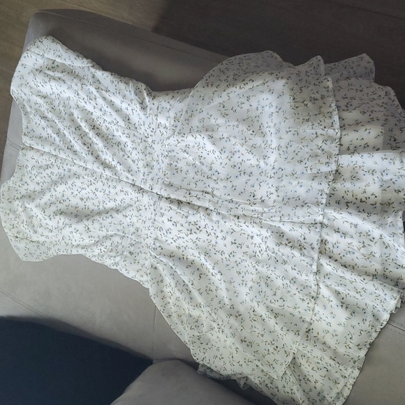 NWOT Blue rain floral romper - Picture 6 of 7